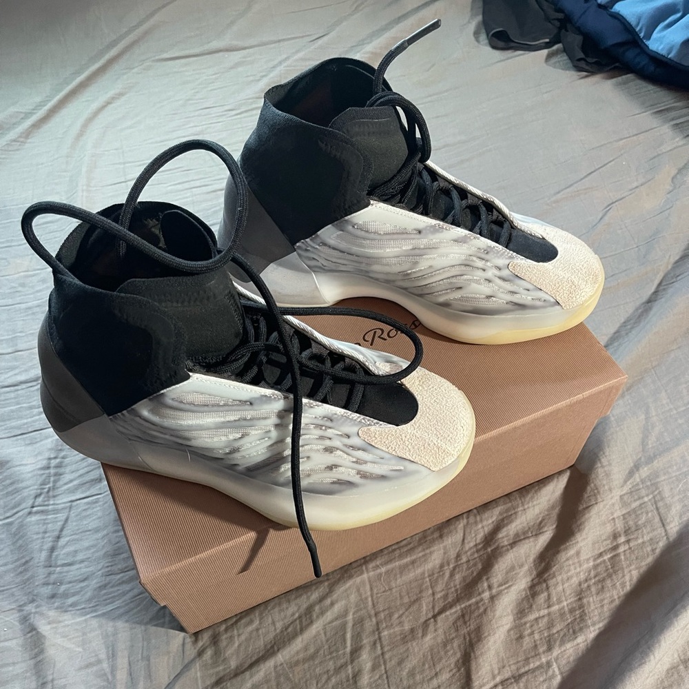 Yeezy Quantum Basketball